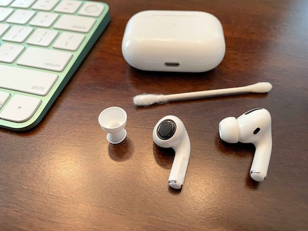 clean-your-airpods