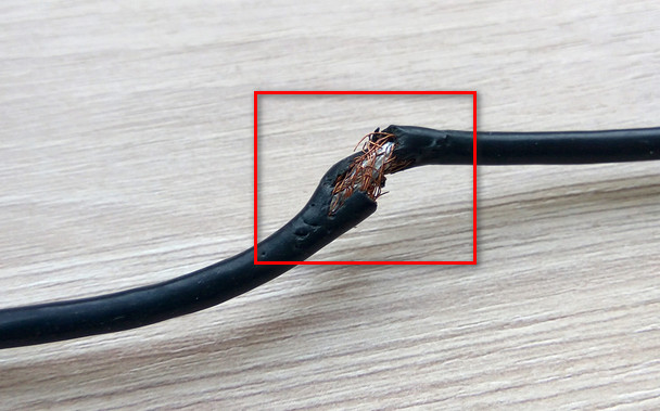 damaged-power-cable